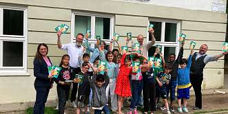 Übergabe des Möhrchenheftes an 25 Schulkinder