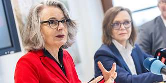 Staatssekretärin Henckel stellte u. a. mit  Ute Plambeck von der DB sowie der  DB InfraGO, AKN und NAH.SH die wichtigsten Schienen­projekte für Schleswig-Holstein vor.