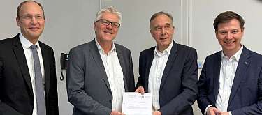 v. l. n. r.: NAH.SH-Chef Dr. Arne Beck, AKN-Geschäftsführer Matthias Meyer, Chef des APV (Amt für Planfeststellung) Martin Hamm und Verkehrsstaats- sekretär Tobias von der Heide