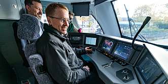 Innenraum der Fahrerkabine eines Akkuzuges von NAH.SH